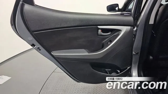 Hyundai AVANTE 2015 — фото 15