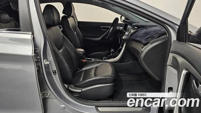 Hyundai AVANTE 2015 — фото 16