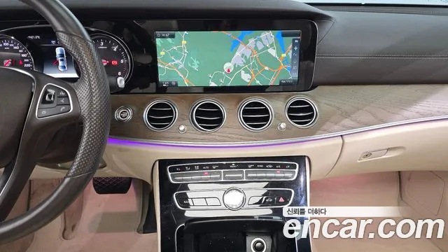 Mercedes-Benz E-Class 2017 — фото 19