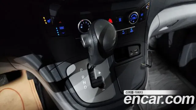 Hyundai Starex 2016 — фото 9