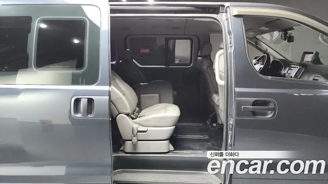 Hyundai Starex 2016 — фото 11