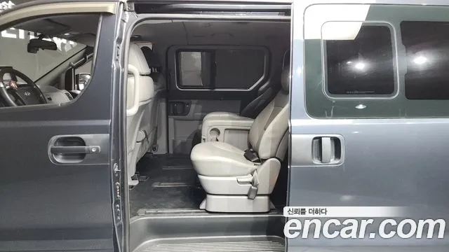 Hyundai Starex 2016 — фото 12