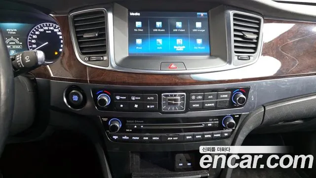 Hyundai Equus 2013 — фото 12