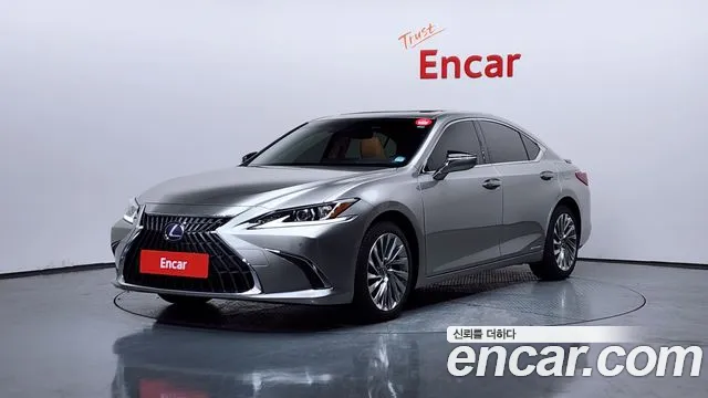 Lexus ES 2022 — фото 1