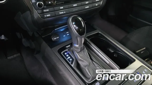 Hyundai Genesis 2016 — фото 12