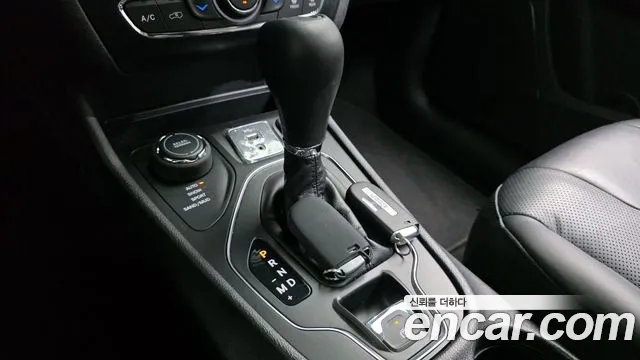 Jeep Cherokee 2019 — фото 12