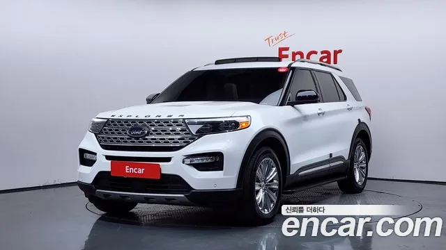 Ford Explorer 2022 — фото 1