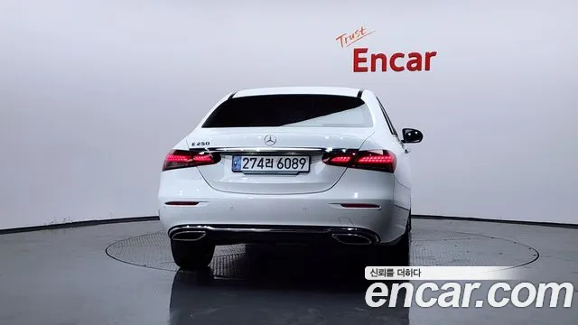 Mercedes-Benz E-Class 2023 — фото 3