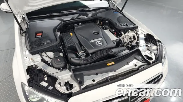 Mercedes-Benz E-Class 2023 — фото 5