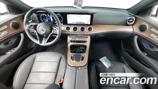 Mercedes-Benz E-Class 2023 — фото 9