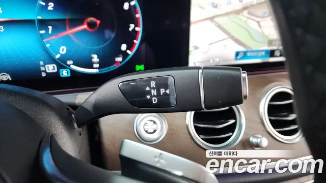 Mercedes-Benz E-Class 2023 — фото 11