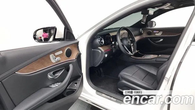 Mercedes-Benz E-Class 2023 — фото 12