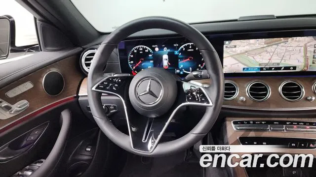 Mercedes-Benz E-Class 2023 — фото 18