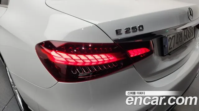 Mercedes-Benz E-Class 2023 — фото 8