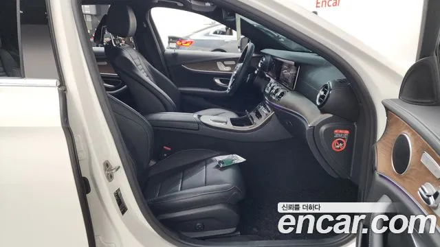 Mercedes-Benz E-Class 2023 — фото 15