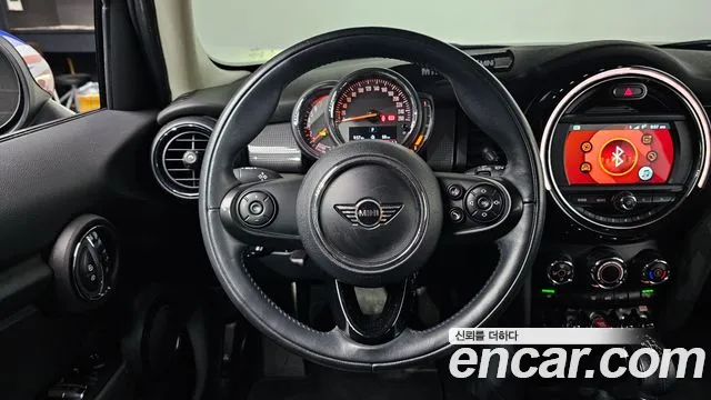 Mini Cooper 2019 — фото 18