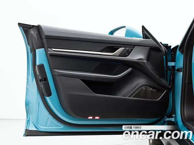Porsche Taycan 2025 — фото 16