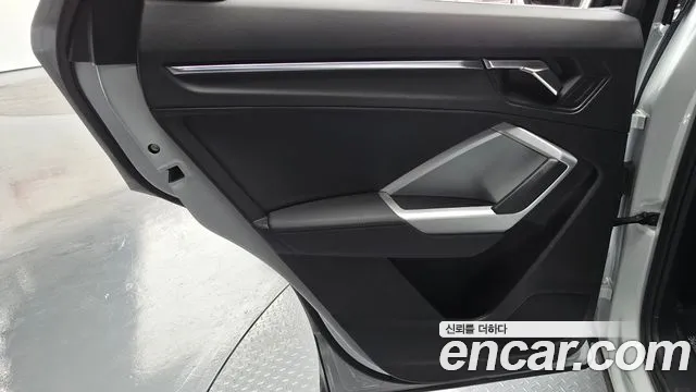 Audi Q3 2023 — фото 15