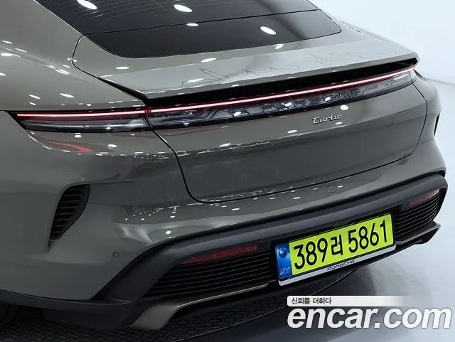Porsche Taycan 2025 — фото 12