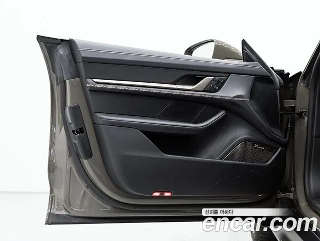 Porsche Taycan 2025 — фото 16