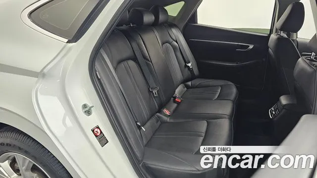 Hyundai Sonata 2020 — фото 18
