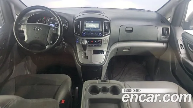 Hyundai Starex 2019 — фото 10