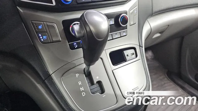 Hyundai Starex 2019 — фото 12