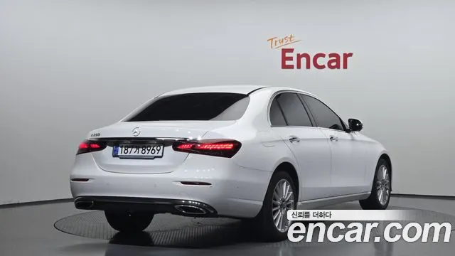 Mercedes-Benz E-Class 2023 — фото 2