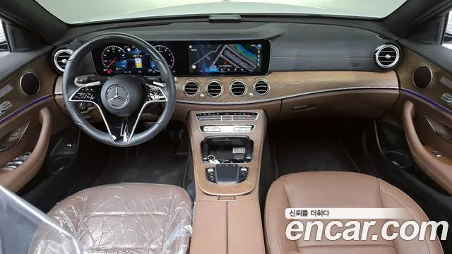 Mercedes-Benz E-Class 2023 — фото 10