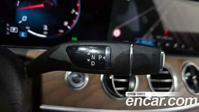 Mercedes-Benz E-Class 2023 — фото 12