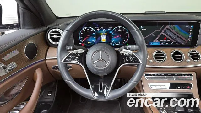 Mercedes-Benz E-Class 2023 — фото 19