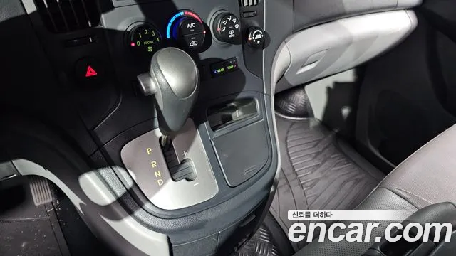 Hyundai Starex 2015 — фото 9