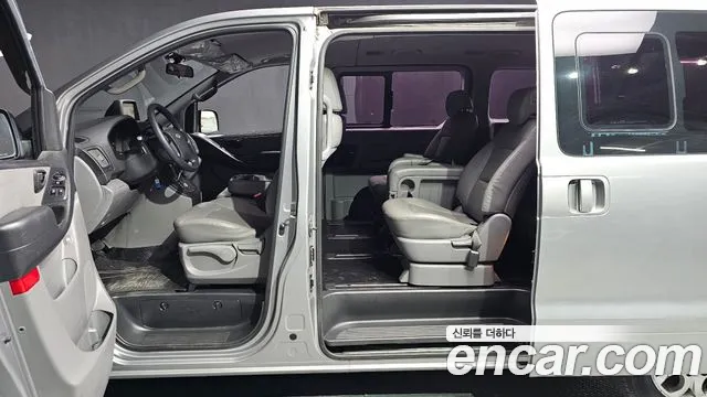 Hyundai Starex 2015 — фото 10