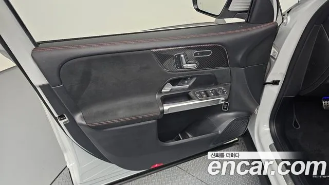 Mercedes-Benz GLB-Class 2022 — фото 14
