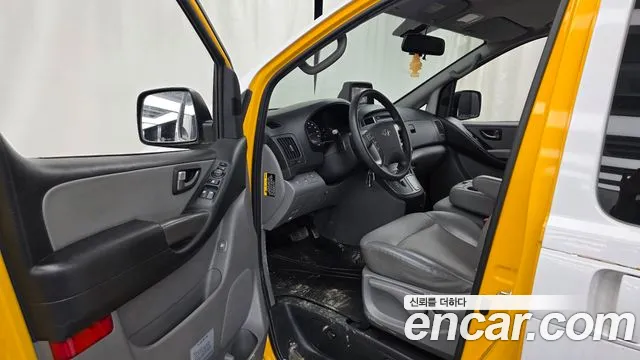 Hyundai Starex 2020 — фото 10