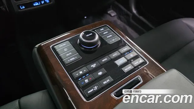 Hyundai Equus 2014 — фото 18