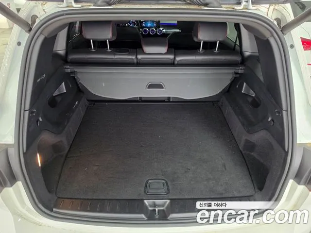 Mercedes-Benz GLB-Class 2023 — фото 11