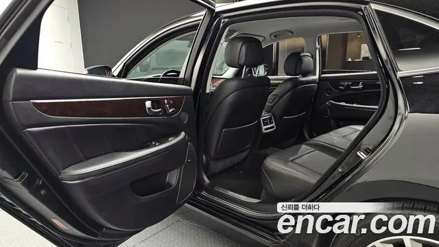 Hyundai Equus 2015 — фото 18