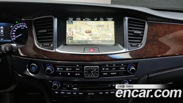 Hyundai Equus 2015 — фото 20