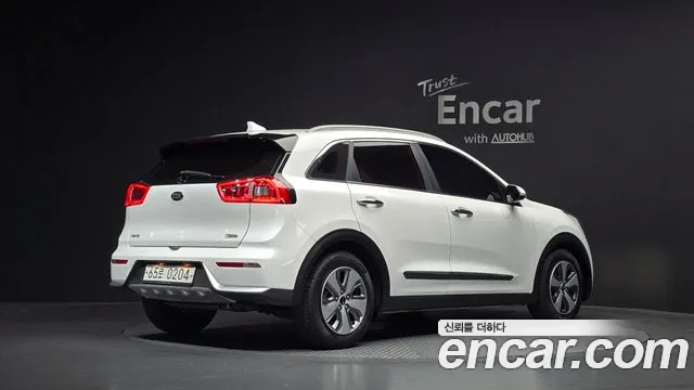 Kia Niro 2017 — фото 2