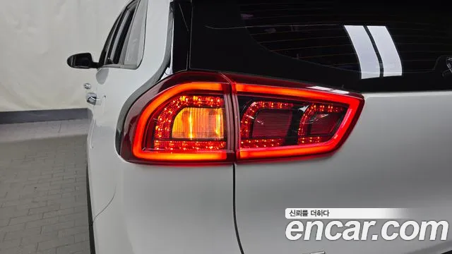 Kia Niro 2017 — фото 9