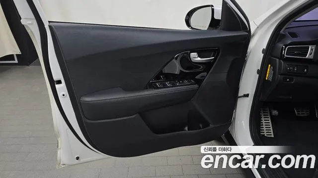 Kia Niro 2017 — фото 14