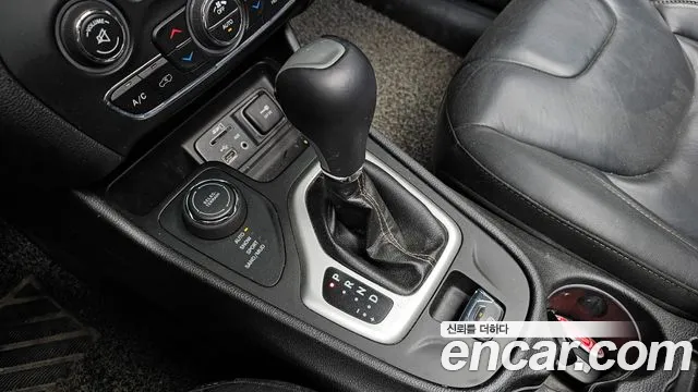 Jeep Cherokee 2018 — фото 9
