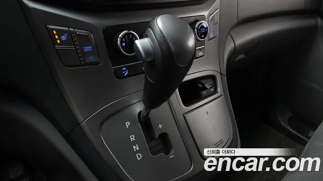 Hyundai Starex 2017 — фото 12
