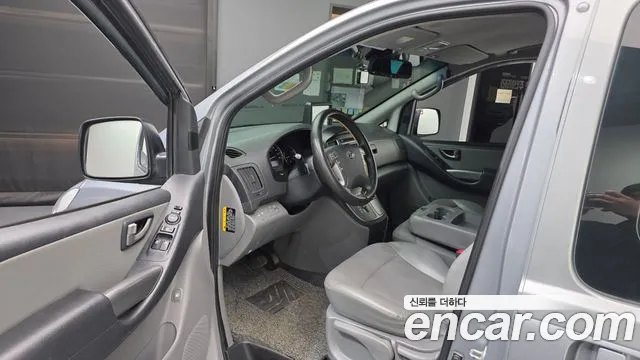 Hyundai Starex 2017 — фото 13