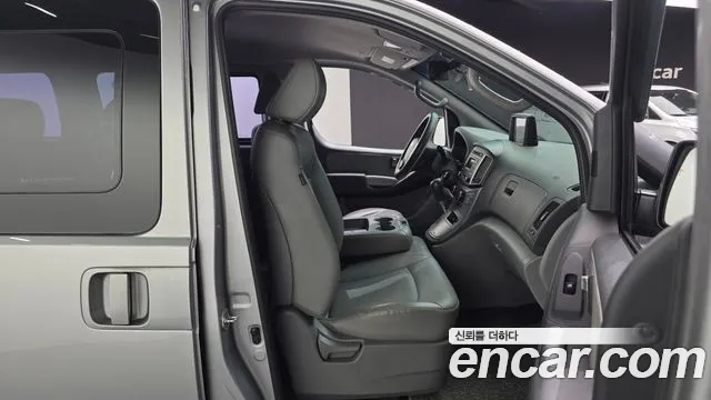 Hyundai Starex 2017 — фото 17