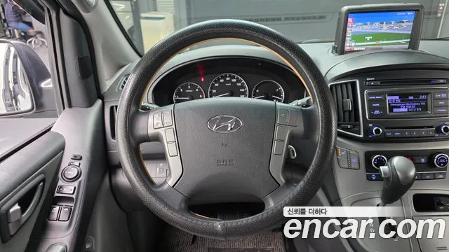 Hyundai Starex 2017 — фото 18