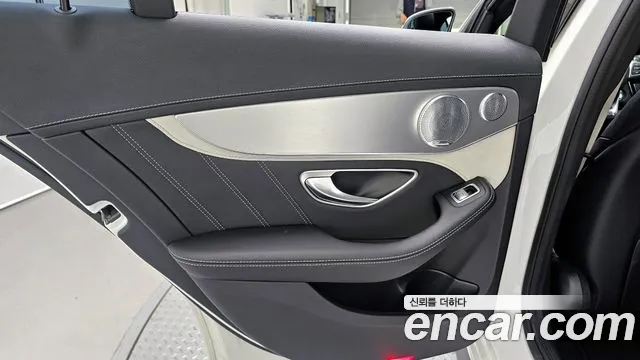 Mercedes-Benz C-Class 2017 — фото 15