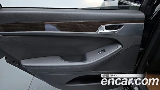 Genesis G80 2017 — фото 15
