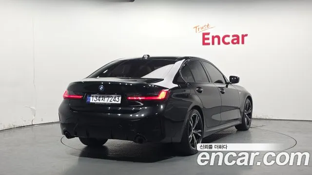 BMW 3-Series 2023 — фото 2